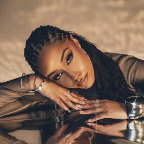 Hold Me Por Lee Vasi